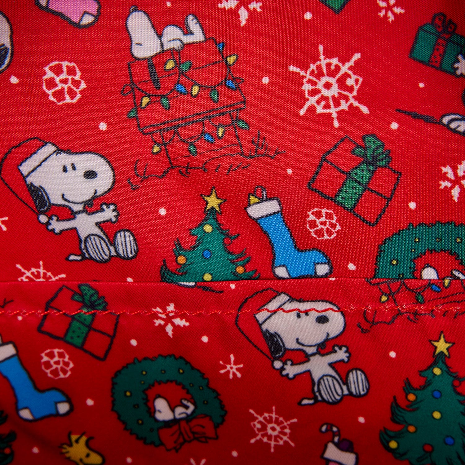 Peanuts x Loungefly Snoopy Holiday Wreath Mini Backpack - White & Green Loungefly Peanuts Snoopy Joe Cool Mini Backpack – 707 Street main image 4